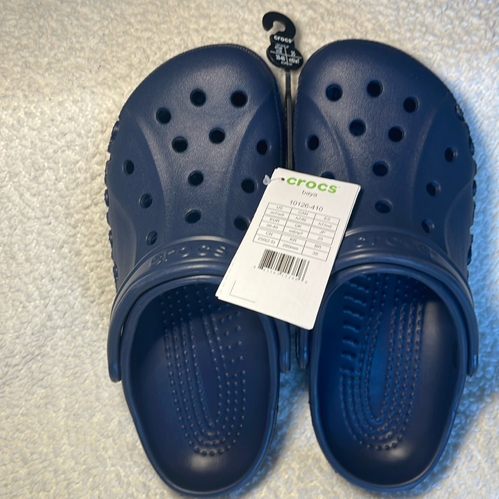 NWT Crocs Baya roomy fit Navy clogs